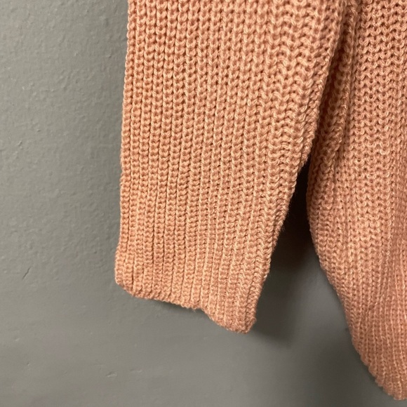 NWT Miracle Open Knit Twist Back Peachy Rose Color Sweater. Size M/L - Picture 4 of 8
